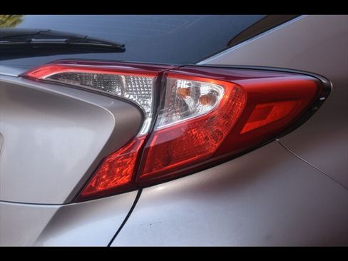 Used 2019 Toyota C-HR LE FWD image 49