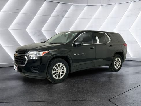 Used 2020 Chevrolet Traverse LS w/ LPO, Cargo Package FWD image 3