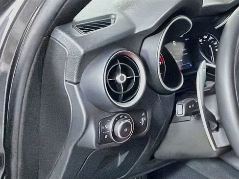 Used 2022 Alfa Romeo Stelvio Veloce AWD/4WD image 10