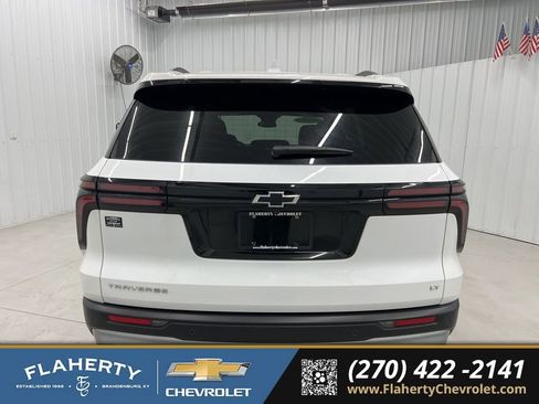 Used 2024 Chevrolet Traverse LT FWD image 4