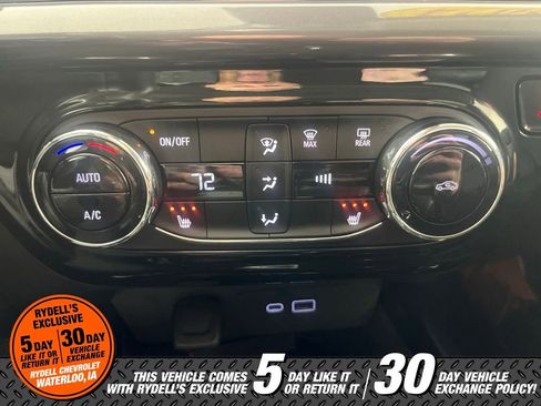 Used 2024 Chevrolet Trax ACTIV w/ Sunroof Package FWD image 39