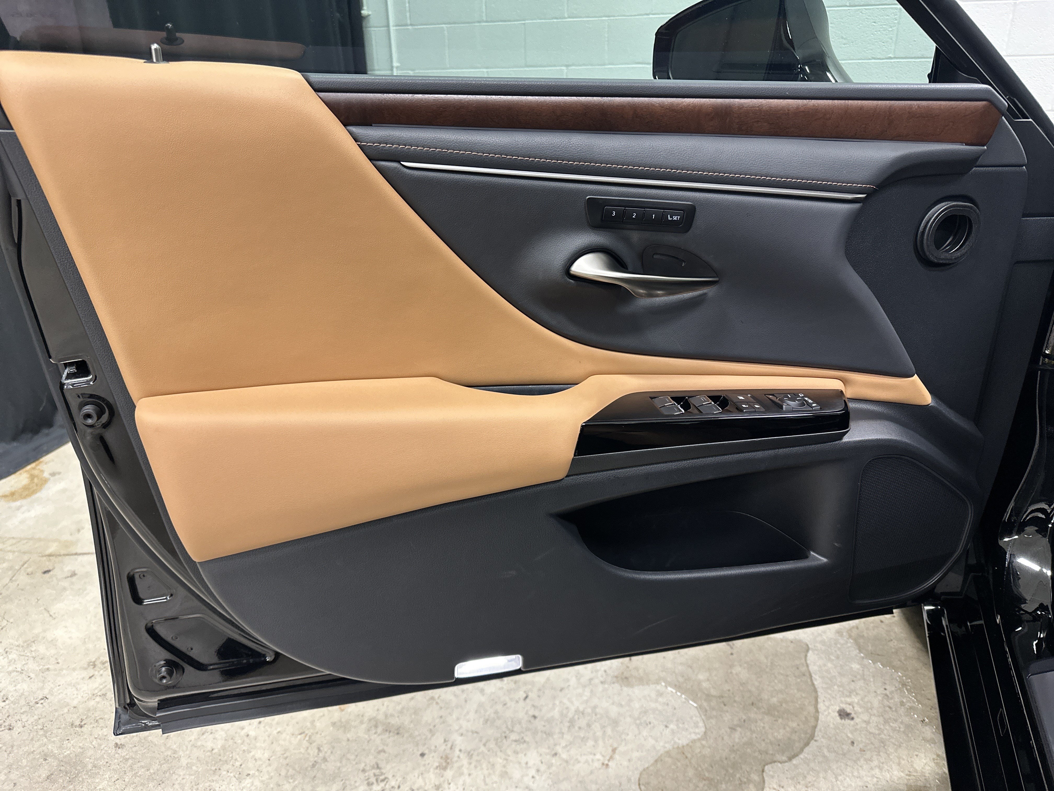 Used 2025 Lexus ES 350 w/ Premium Package FWD image 14