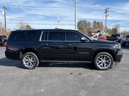 Used 2020 Chevrolet Suburban Premier image 2
