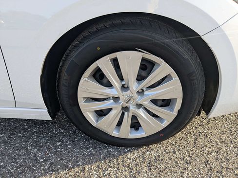 Used 2023 Nissan Sentra S FWD image 11
