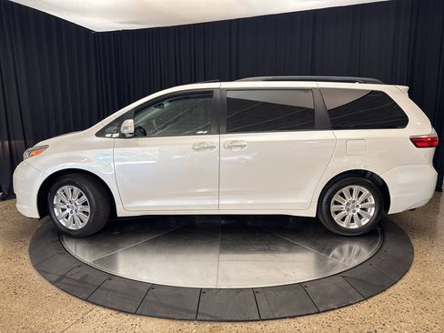 Used 2016 Toyota Sienna Limited AWD/4WD image 3