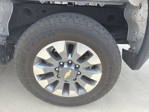 Used 2023 Chevrolet Silverado 2500 LT image 7