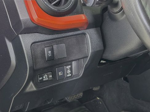 Used 2020 Toyota Tacoma TRD Sport image 11