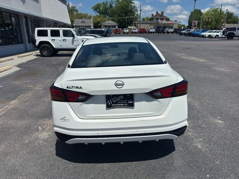 Used 2024 Nissan Altima 2.5 S FWD image 8