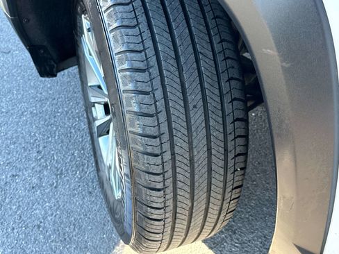 Used 2025 Chevrolet Equinox LT image 8