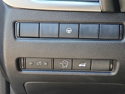 Used 2025 Nissan Rogue SV AWD/4WD image 26