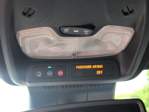 Used 2025 Chevrolet Colorado ZR2 w/ Technology Package AWD/4WD image 19