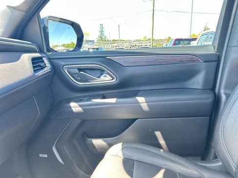 Used 2021 Chevrolet Tahoe Z71 w/ Luxury Package AWD/4WD image 41