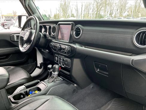 Used 2022 Jeep Wrangler Unlimited Sahara w/ Cold Weather Group image 14