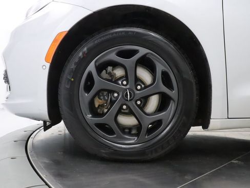 Used 2023 Chrysler Pacifica Touring-L w/ S Appearance Package FWD image 35