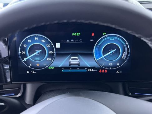 Used 2025 Hyundai Elantra SEL image 17