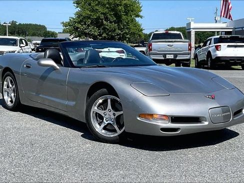 Used 2000 Chevrolet Corvette Convertible w/ Performance Handling Pkg RWD image 2