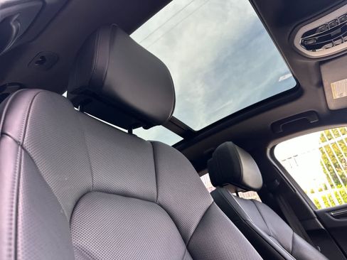 Certified 2025 Porsche Macan AWD/4WD image 18