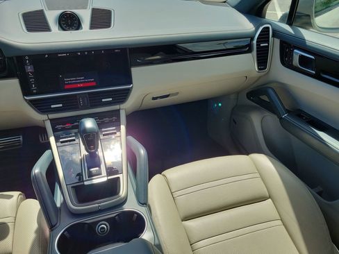 Used 2020 Porsche Cayenne S image 17
