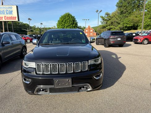 Used 2017 Jeep Grand Cherokee Overland AWD/4WD image 3