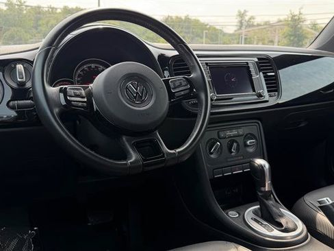 Used 2018 Volkswagen Beetle 2.0T FWD image 24