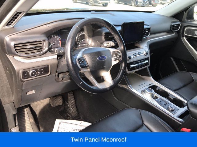 Used 2023 Ford Explorer XLT AWD/4WD image 3
