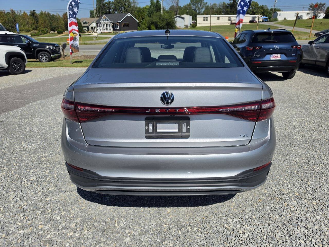 Used 2025 Volkswagen Jetta SE FWD image 4