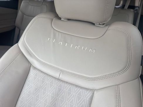 Used 2020 Ford Explorer Platinum w/ Premium Technology Package AWD/4WD image 11