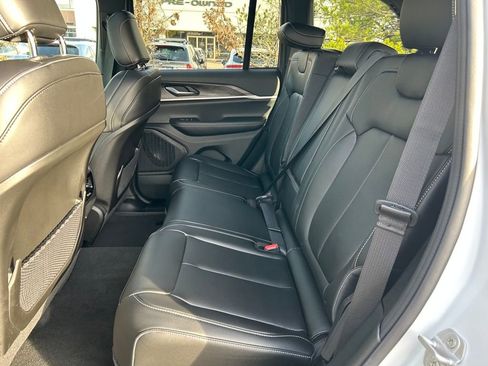 New 2025 Jeep Grand Cherokee Limited image 25