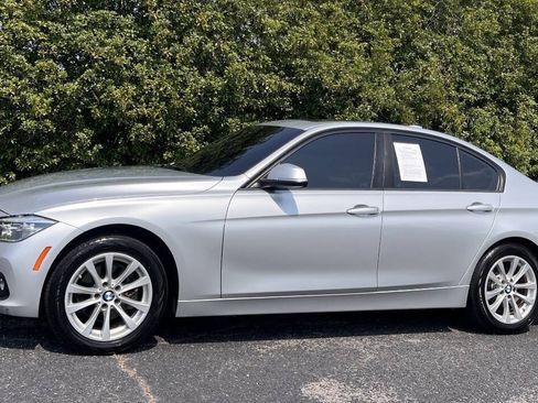 Used 2018 BMW 320i xDrive Sedan w/ Convenience Package AWD/4WD image 3