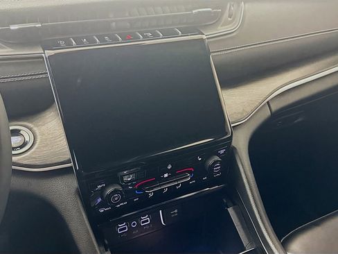 Certified 2024 Jeep Grand Cherokee Limited w/ Black Appearance Package image 17