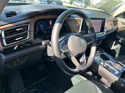 Certified 2026 Volkswagen Atlas SE w/ Panoramic Sunroof Package FWD image 23