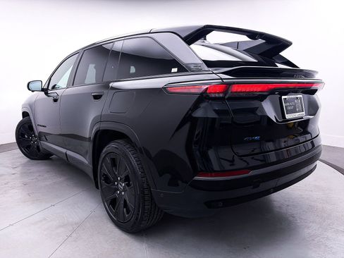 Used 2024 Jeep Wagoneer Launch Edition image 2