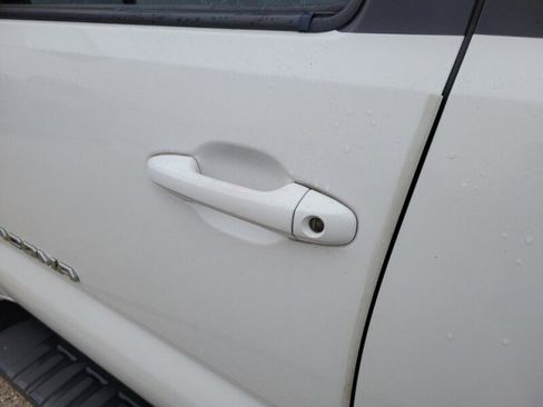 Used 2020 Toyota Tacoma SR5 image 8