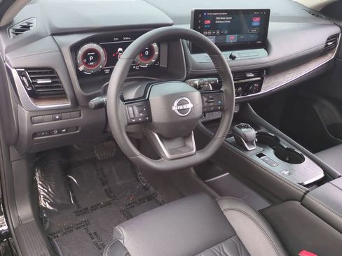 Used 2025 Nissan Rogue Platinum image 10