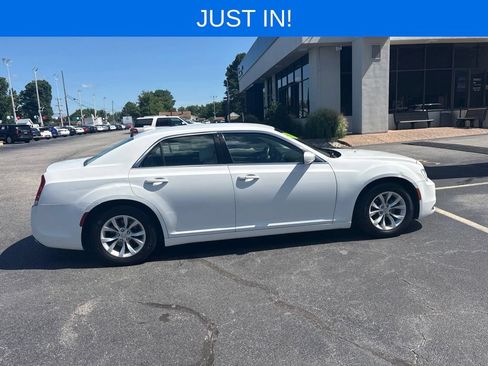 Used 2015 Chrysler 300 Limited w/ Driver Convenience Group RWD image 2