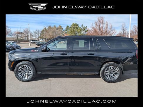 Used 2025 Chevrolet Suburban Z71 w/ Z71 Off-Road Package image 3