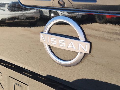 Used 2024 Nissan Frontier SV image 11