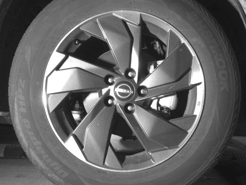 Used 2025 Nissan Rogue SV image 13