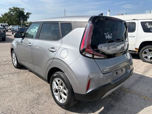 Used 2023 Kia Soul LX w/ Option Group 015 FWD image 4