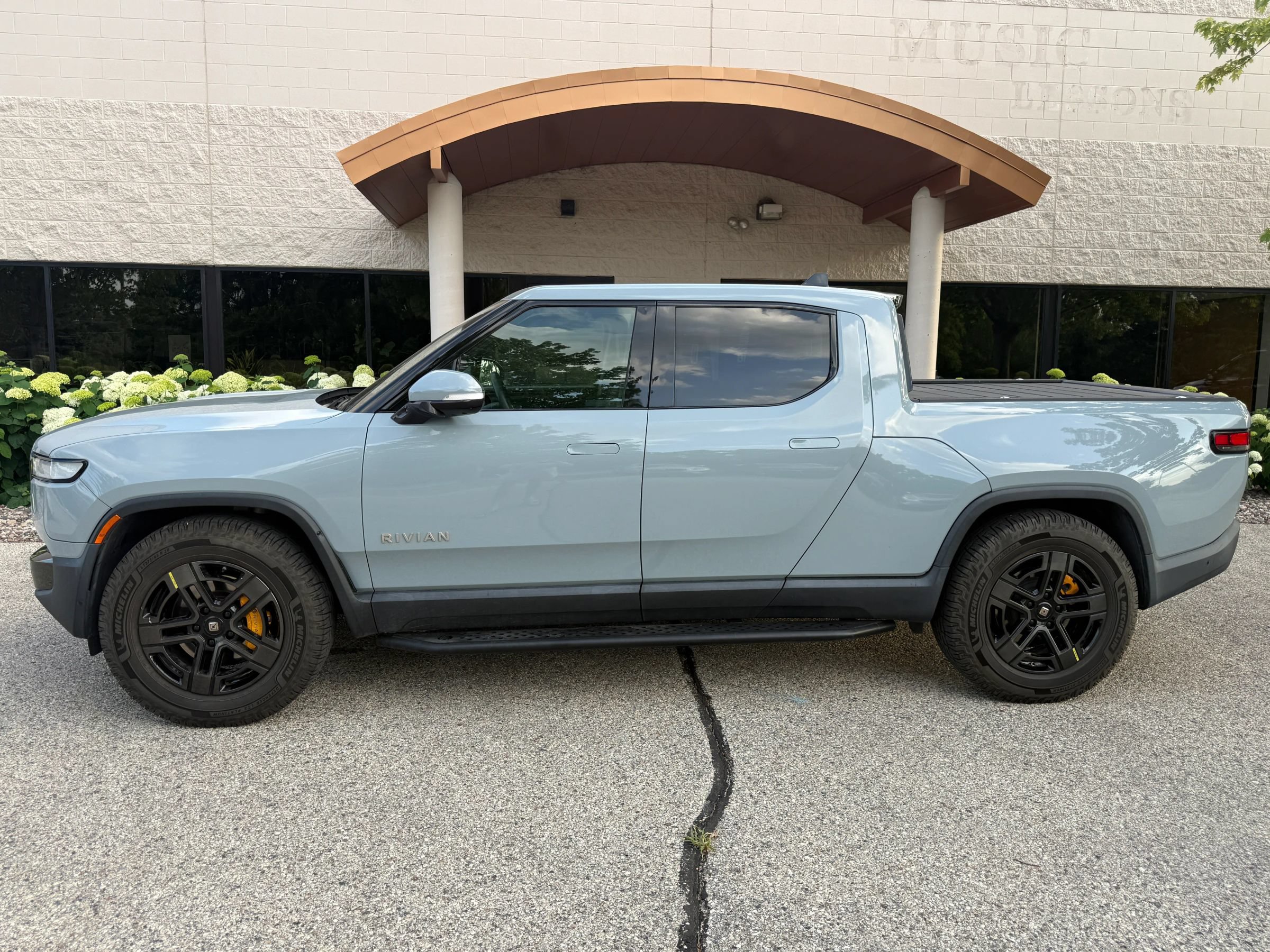 Used 2022 Rivian R1T Launch Edition AWD/4WD image 2