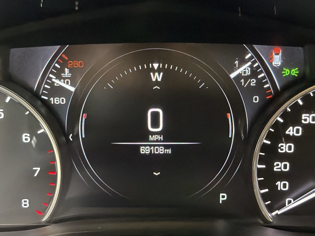 Used 2018 Cadillac XT5 Platinum AWD/4WD image 19