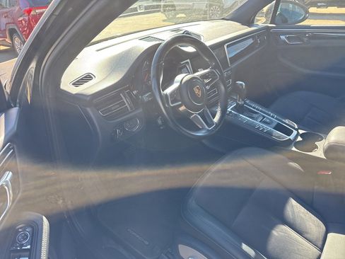 Used 2020 Porsche Macan Base w/Navigation/Power Liftga image 7