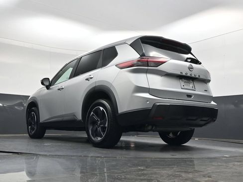 Used 2025 Nissan Rogue SV AWD/4WD image 36