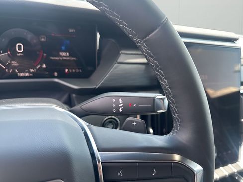 Used 2025 GMC Acadia Elevation image 33