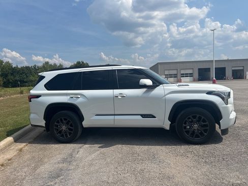 Used 2023 Toyota Sequoia Platinum image 4