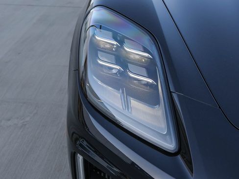 Used 2026 Porsche Panamera RWD image 14