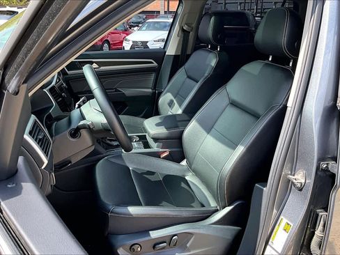 Used 2023 Volkswagen Atlas SE w/ Panoramic Sunroof Package image 8