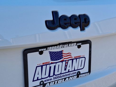 Used 2019 Jeep Grand Cherokee Laredo image 30