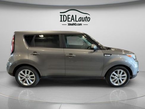 Used 2018 Kia Soul + FWD image 9