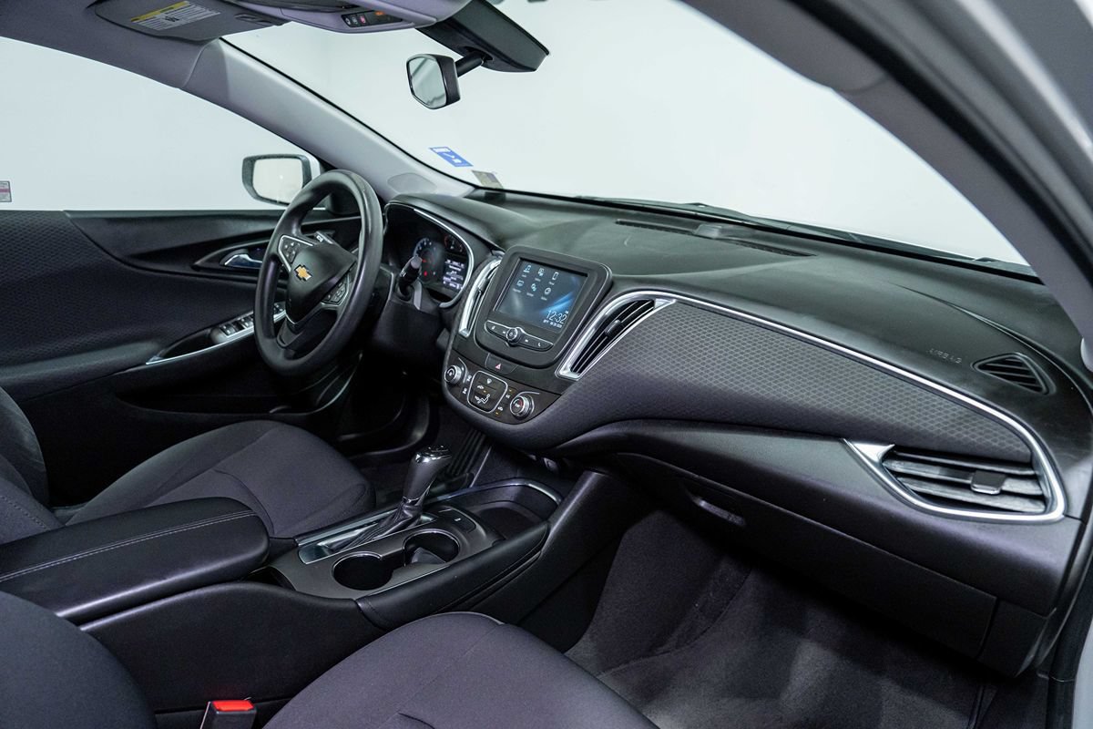Used 2018 Chevrolet Malibu LT FWD image 19